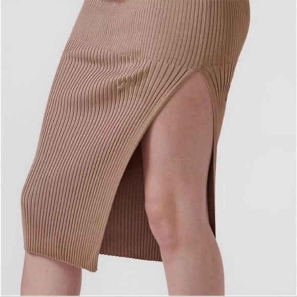 Good American Plaited Rib Midi Dress - Picture 15 of 16